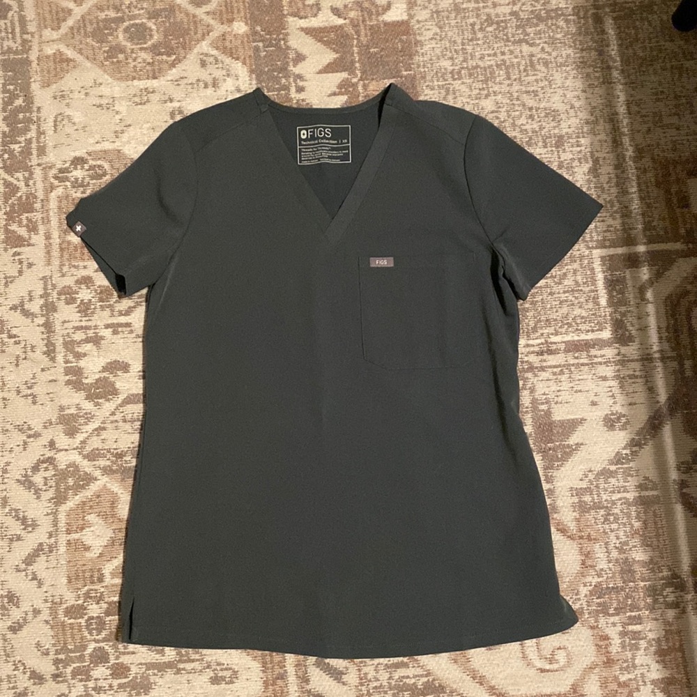 Figs scrub top